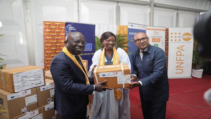 UNFPA et l'Union européenne font un don important à la pharmacie de la Santé publique