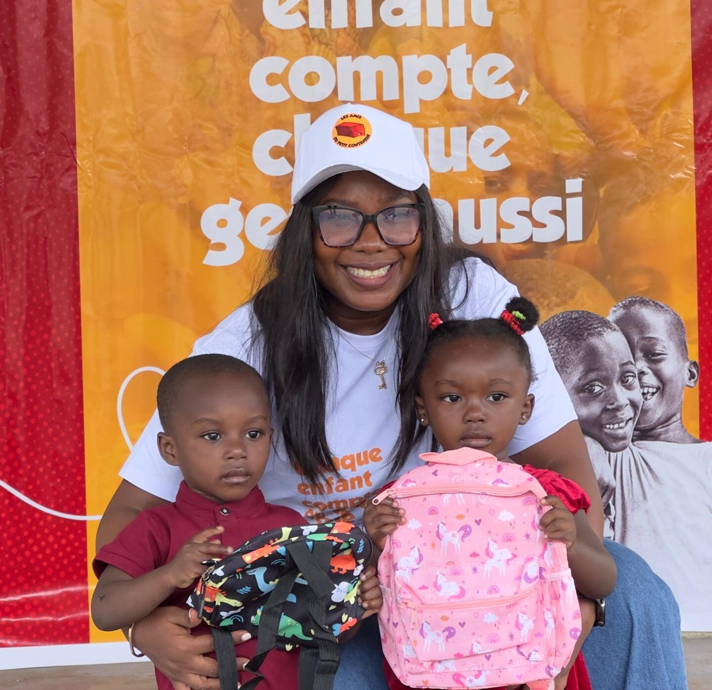 rentrée scolaire, ONG Les Amis du Petit Conteneur, Nadia Nioupin Koné, kits scolaires, élèves démunis, Koumassi, solidarité, action sociale,