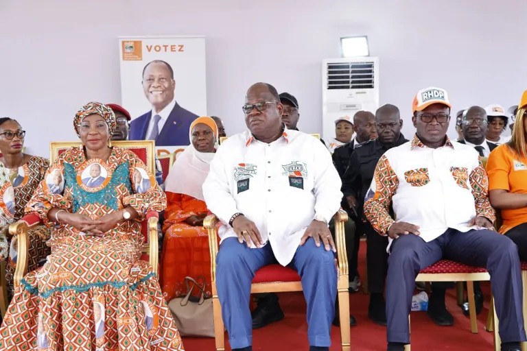 Présidentielle 2025 Côte d’Ivoire, Kandia Camara, RHDP, Alassane Ouattara, Femmes Atchan, Mobilisation électorale, Meeting politique, Abidjan-Agban, Élections en Côte d’Ivoire, Campagne présidentielle, Participation des femmes,