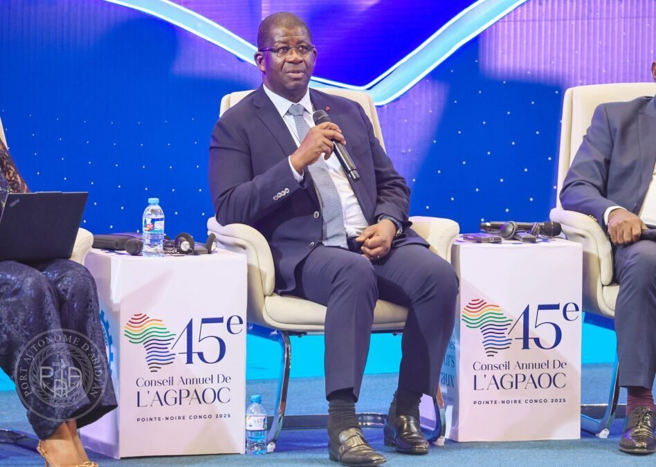 Gestion des ports: « Un port qui ne marche pas coûte plus cher qu’un port cher qui marche. » (Hien Sié, DG du Port d’Abidjan) 8 Gestion portuaire, Ports africains, Port autonome d'Abidjan, Hien Sié, AGPAOC, Stratégies portuaires résilientes, Gouvernance domaniale, Infrastructures portuaires, Transformation portuaire, Développement durable, Relation ville-port, Compétitivité portuaire, Trafic maritime,