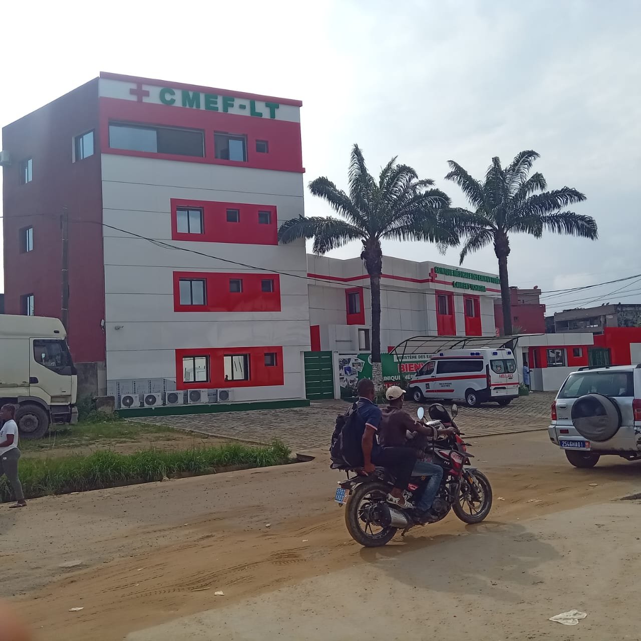 Abobo/ Dokui : la Clinique des Eaux et Forêts, un établissement moderne, mais un accès dégradé 8 Clinique des Eaux et Forêts, Abobo, Plateau-Dokui, Santé Côte d’Ivoire, Infrastructure sanitaire, Accès routier dégradé, Avenue Koné Gogé, Modernisation Abobo, Services hospitaliers, Médecine générale, Pédiatrie,