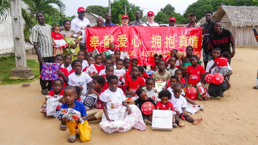 Noël 2025 : l’association « Grand-Lahou, c’est chez nous » et ses partenaires cadeautent près de 2000 enfants 8 cadeaux jouets