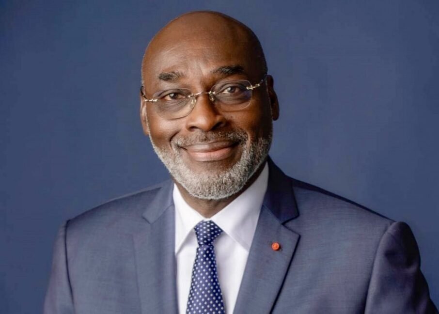 Distinction : Jean-Marc Yacé honoré d’un doctorat Honoris causa pour son leadership et son engagement public 8 Distinction, Jean-Marc Yacé, Doctorat Honoris Causa, Cocody, mairie de Cocody, leadership, engagement public, développement social, développement humain, gouvernance locale, reconnaissance internationale, Trans World Radio, West and Central Africa, English Master Institute, EMI USA,