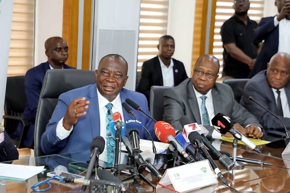 Côte d’Ivoire : l’État lance un plan d’urgence pour écouler les stocks de cacao en souffrance 8 ministre d’État, ministre de l’Agriculture, du Développement rural et des Productions vivrières, Kobenan Kouassi Adjoumani