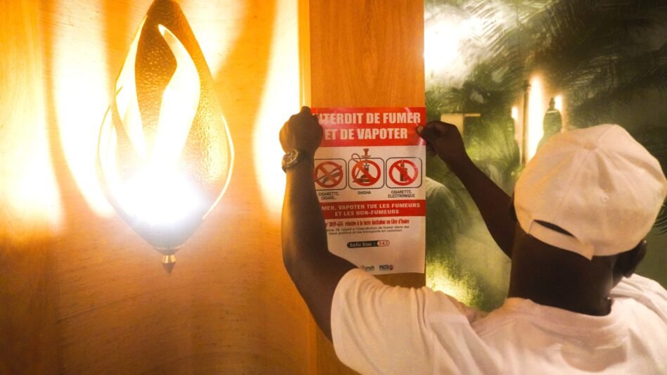 L'interdiction de fumer dans les lieux publics en Côte d'Ivoire peine à être respecter. Ph DR