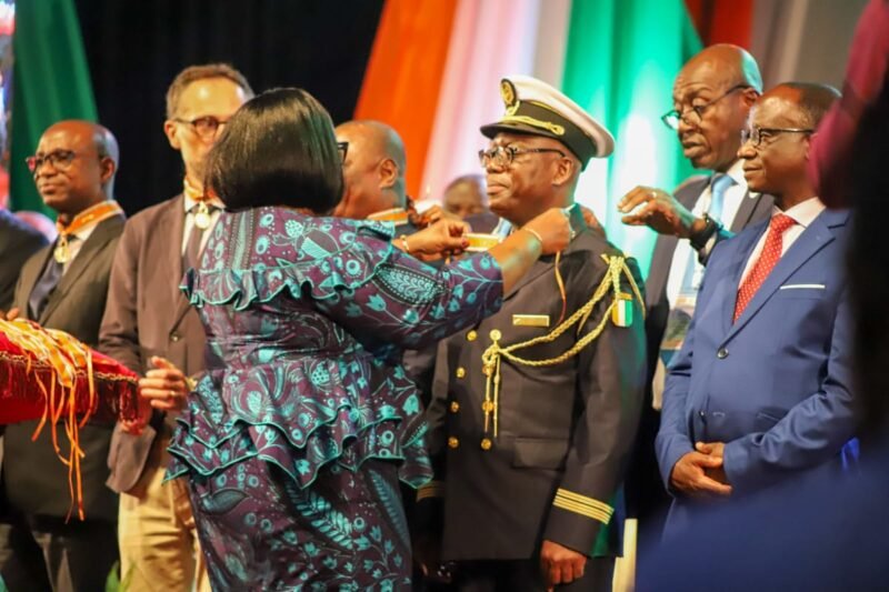 L’ISMI / Reconnaissance : Le Col. ABE Aké Lazare distingué 8 ismi décoration aké lazare