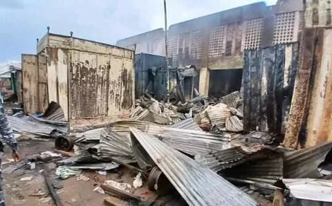 Incendie au grand marché de Bondoukou : Le maire Azoumana au chevet des sinistrés. 8 incendie bondoukou e1784030165787